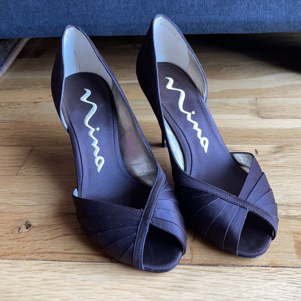 Nina Fleur Brown Chocolate Luste Peep-toe Pumps
